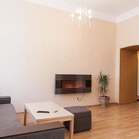 Apartment Vozle Teatra Opery I Baleta Lemberg Exterior foto